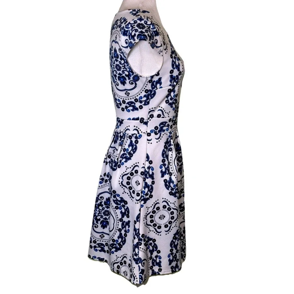 Women’s Ornate Blue White Medallion‎ Print A Line Dress Cap Sleeve Stretch Sz Sm